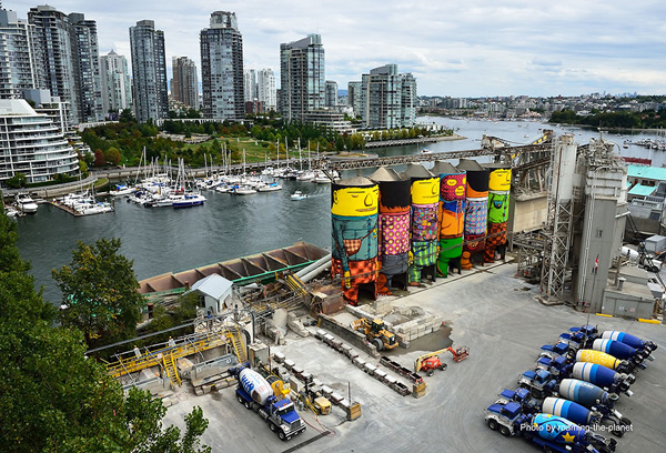 giants-industrial-silos-graffiti-os-gemeos-1