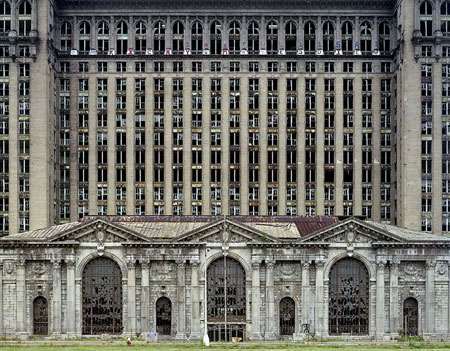The ruins of Detroit by Yves Marchand & Romain Meffre