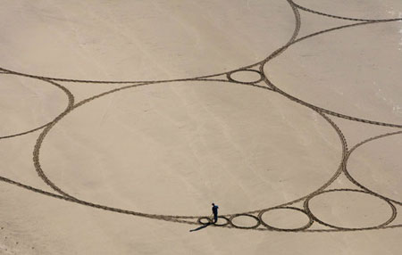 Amazing Sand Drawings on California Beaches