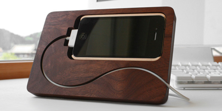 BaseStation iPhone 4 Stand