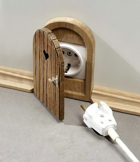 Mouse hole outlet cover