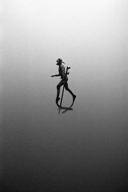 Black and white underwater photography