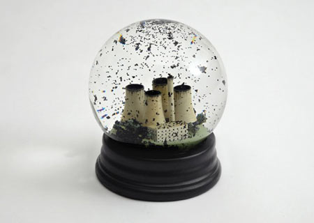 No Globes: a smog-filled snow globe