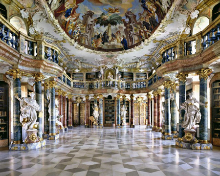 Silent halls of european palaces