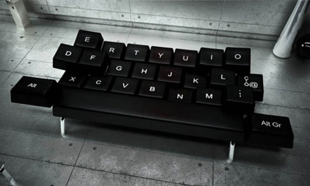 Qwerty-Couch2-640x384