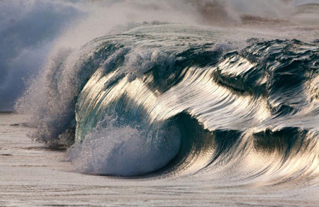 Powerful-Waves8-640x415