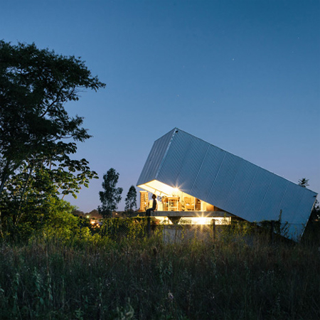 A house with a liftable roof