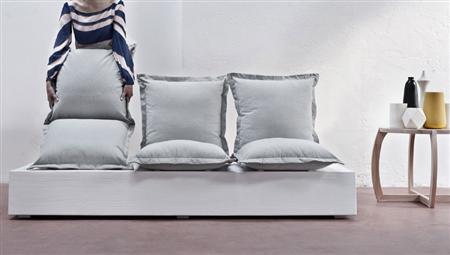 Customizable seats in flexible facile sofa