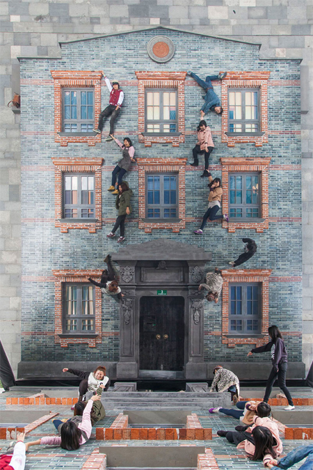 Optical illusions by leandro erlich