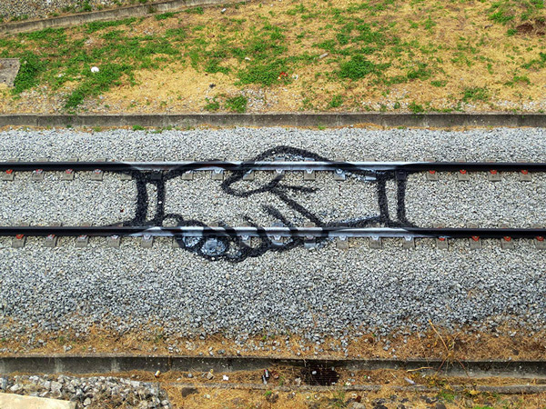 train-tracks-bordalo-1