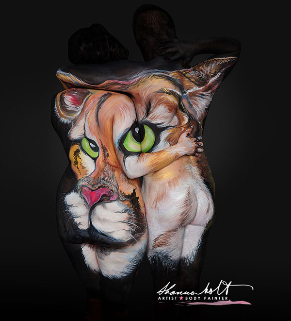 Body paintings that turn the human body into animal wildlife