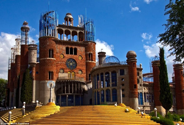 A cathedral is being built by a single man near Madrid