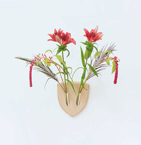 flowers-wall-arangement-replace-dead-animals-elkebana-5