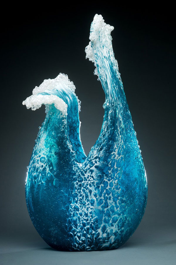 Spectacular glass sculptures that look like splashing waves