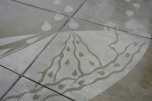 Illustrations-on-Sidewalks-Appear-When-Raining_4-640x426