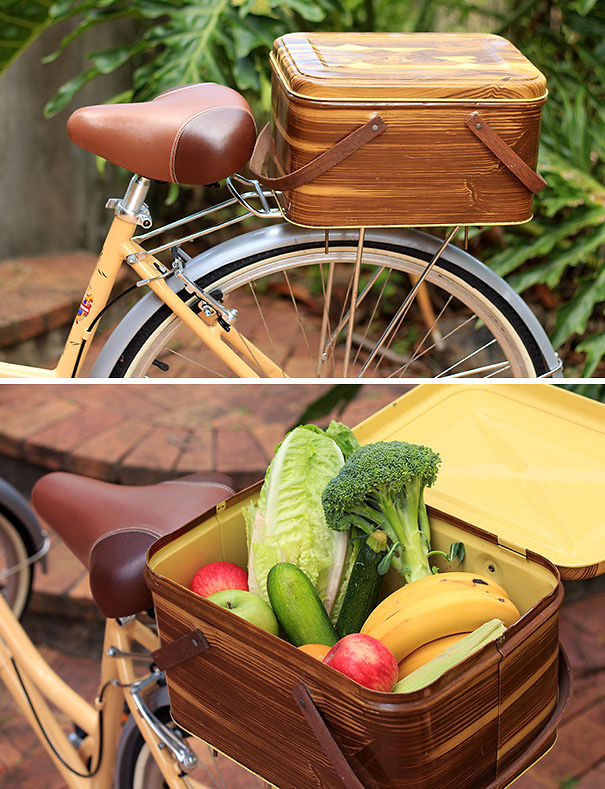 Vintage picnic basket for your bicycle