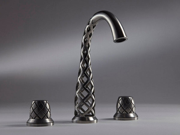 Ams_DXV_3D_faucet_two_water-1-600x450
