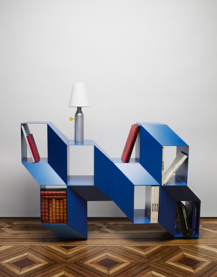 A shelf that changes appearance depending on your point of view