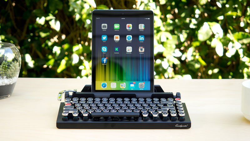 Qwerkywriter: a tablet keyboard that looks like a mechanical one