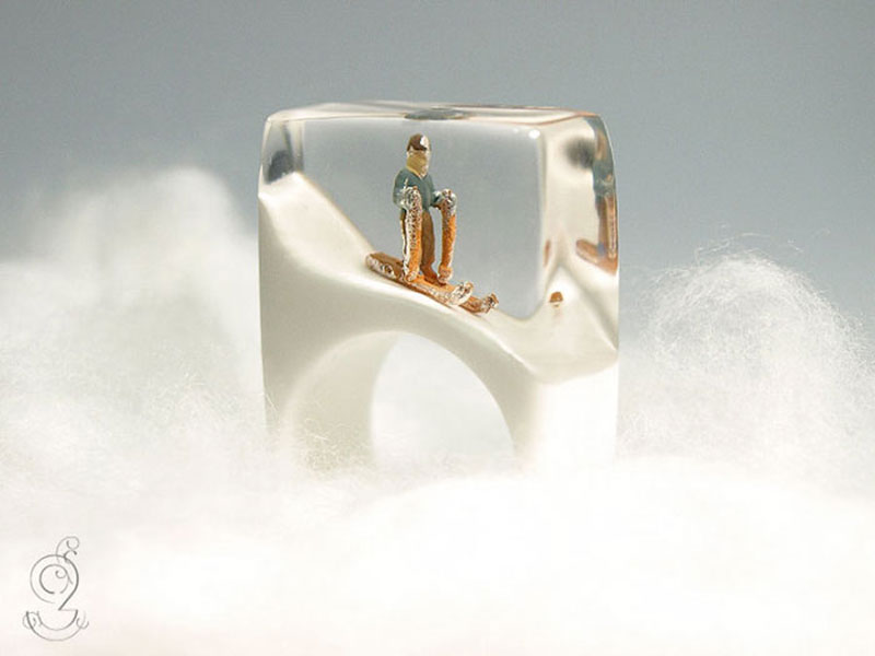 Cute jewelry that includes miniature worlds