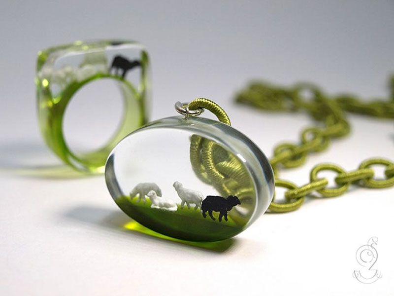 miniature-worlds-inside-jewelry (2)