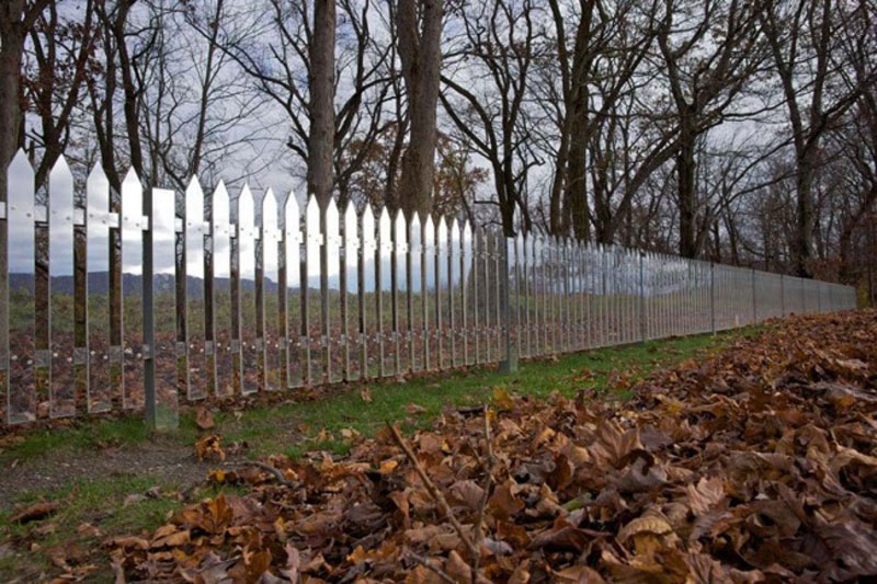 89855-R3L8T8D-650-mirrored-fence-by-alyson-shotz-2