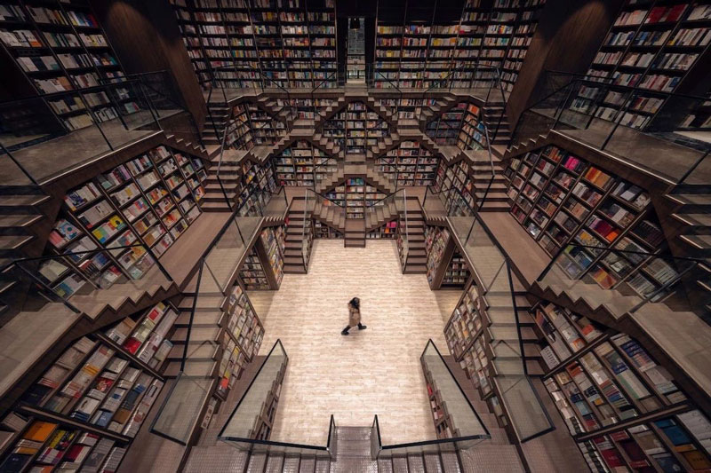 In this Shanghai Bookstore, Searching a Book Becomes a Psychedelic Experience