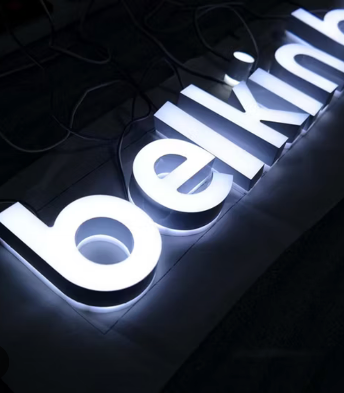 Lighting the Way: How to Choose the Right Type of Illuminated Signage for Your Business